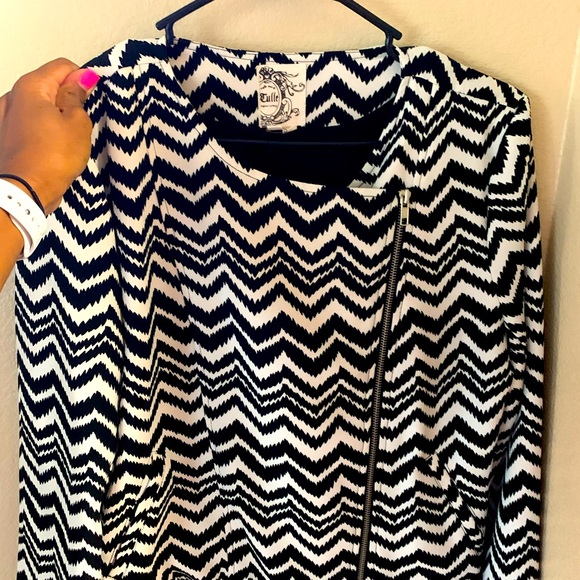 Black & White Blazer zip jacket 🖤🤍 (3 ways to style and wear) - Picture 4 of 7